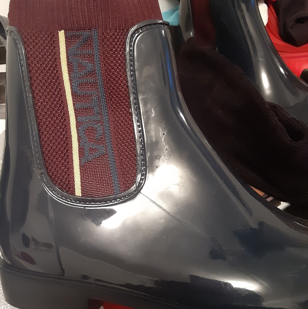 Stylish rain boot